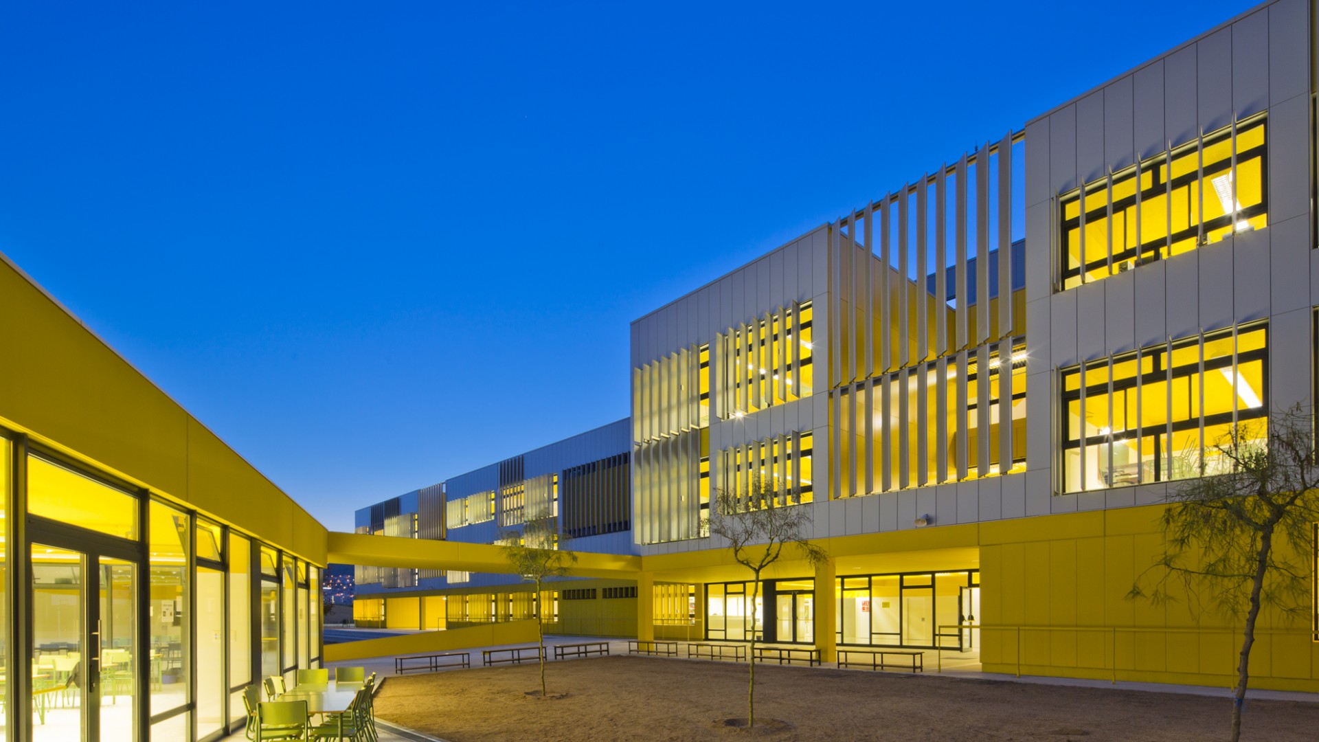 Institut Lluís De Requesens
